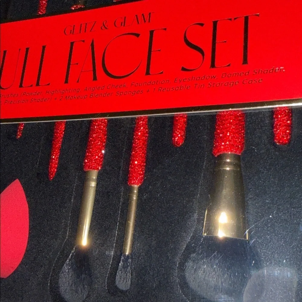 GLITZ N GLAN Red Full Face Brush Set